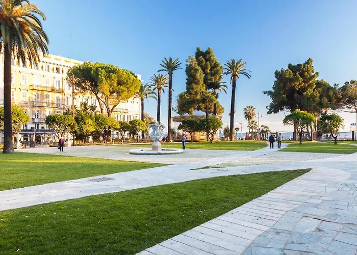 Cocoon Beach Central Proche Mer